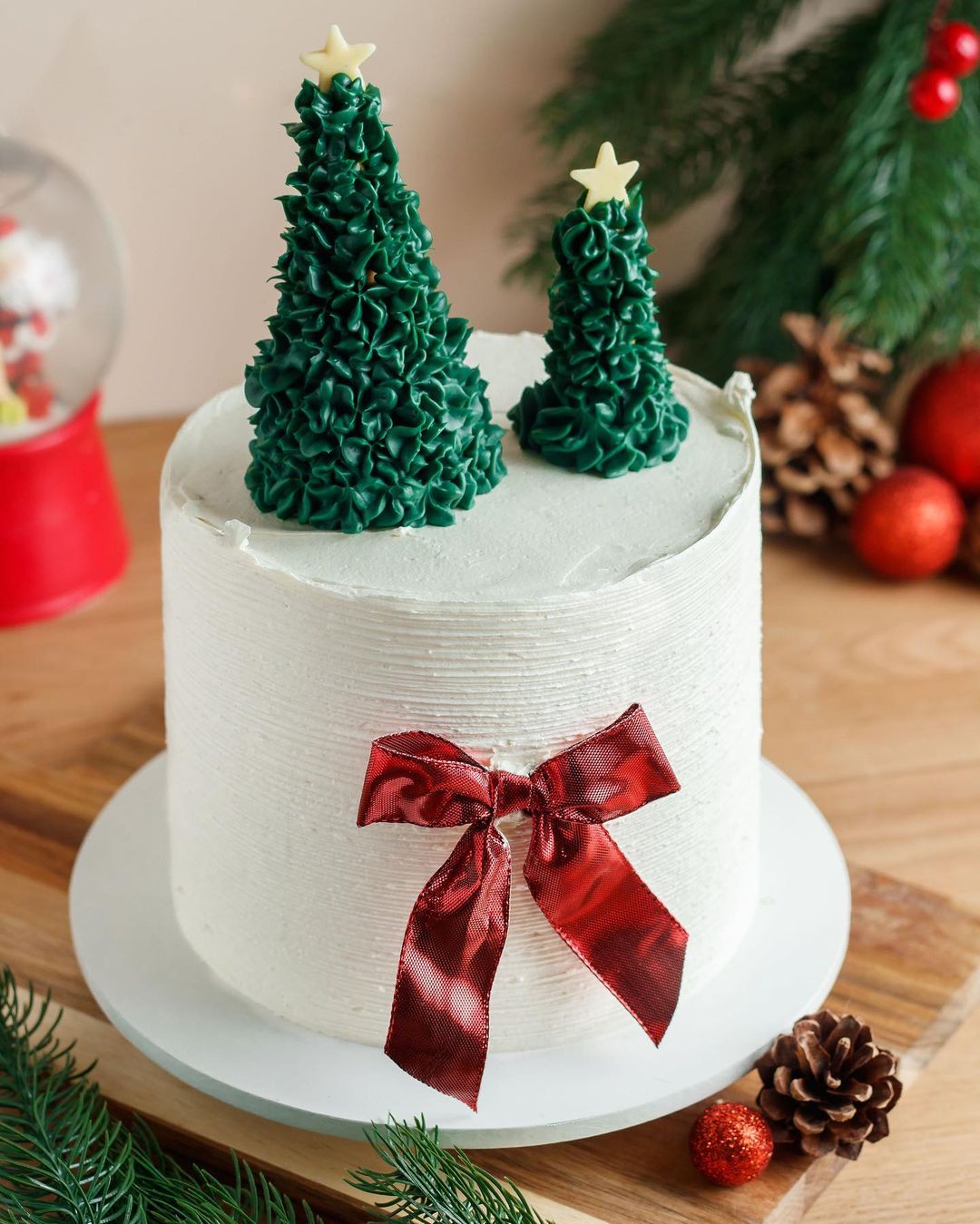 Get into the Christmas Spirit with These Easy and Fun Cake Decorating Ideas!